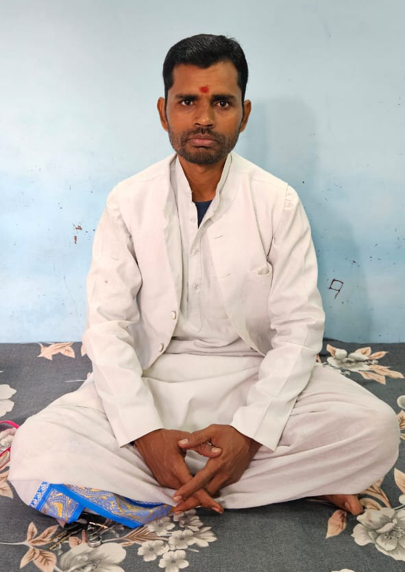 Pandit performing puja in Ujjain